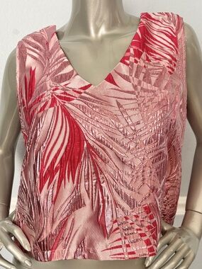 Buru Top Le V Mod Palm Brocade Pink Sleeveless Buttons at Back Nwt